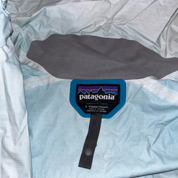 Patagonia Women's Teal Rain Jacket - Picture 5 of 5